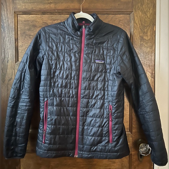 PatagoniaWomen’s Nano puff Navy / Magenta Jacket (S)